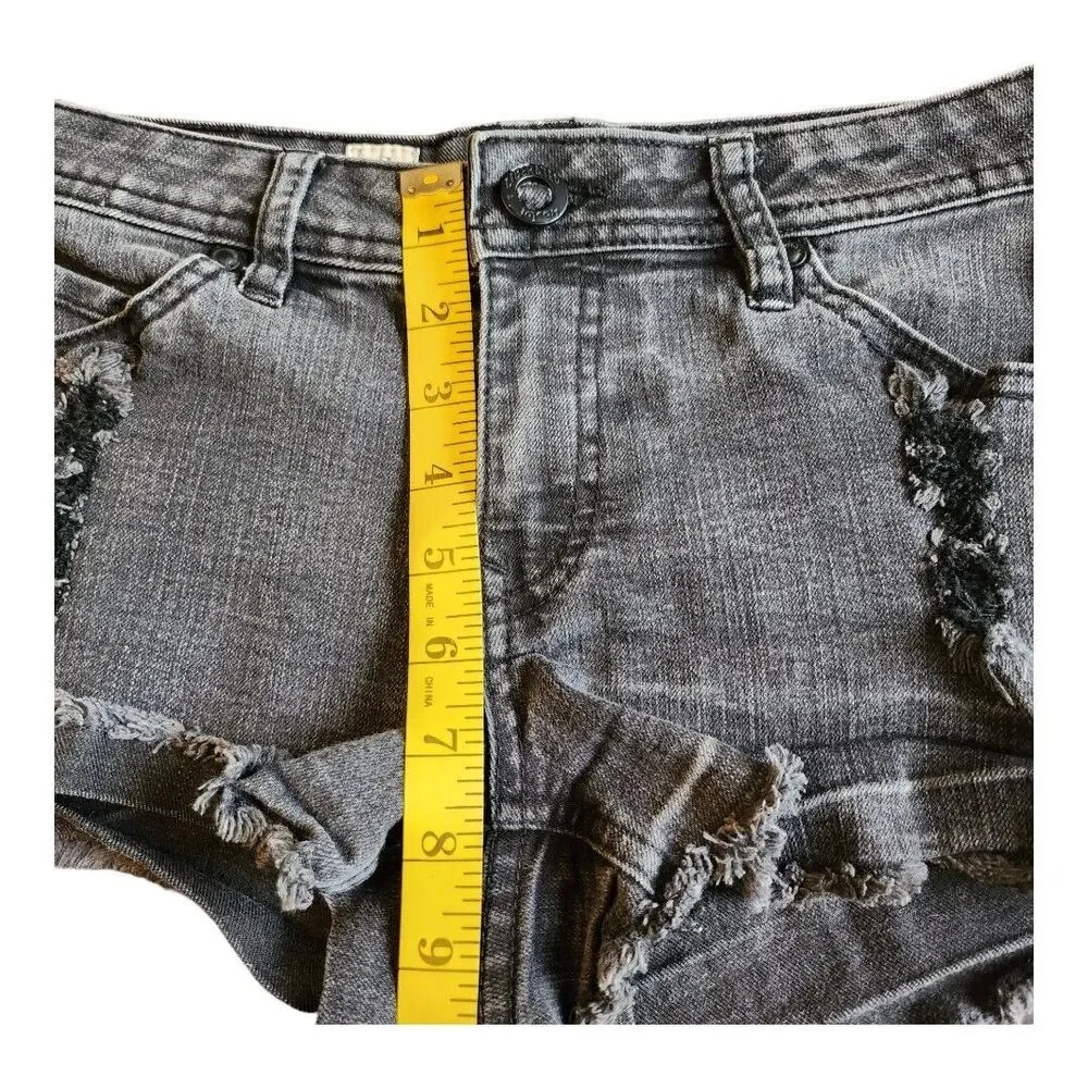 Volcom High Voltage Destroyed Denim Short Shorts. Black, Juniors Size 7 Distress